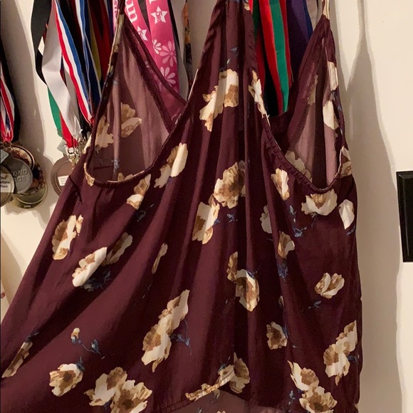 Kendall and Kylie Tank - Picture 2 of 2